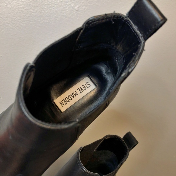 Steve Madden Dover Chelsea Boots - Picture 5 of 9